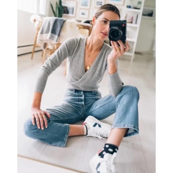 ✨NWT✨ EVERLANE The Cashmere Wrap Sweater in Heather Grey Gray Sz Medium - Picture 2 of 8